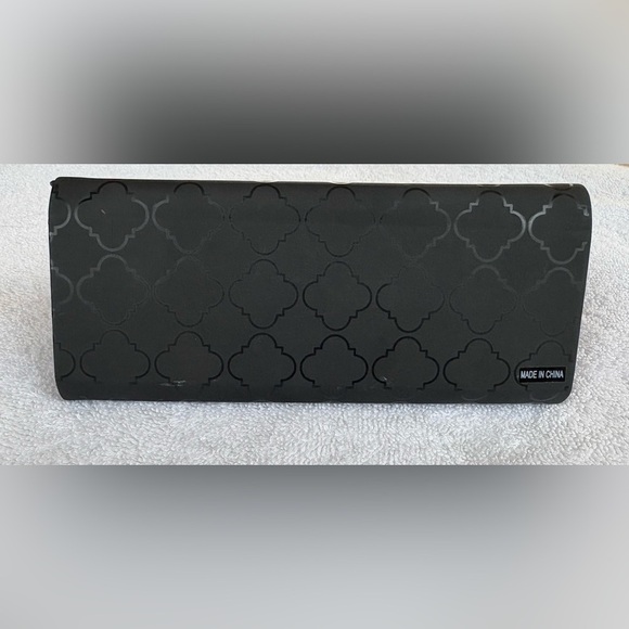 FYSH UK Urban Kool Eyewear Black & Pink Unisex Clamshell Glasses Case - Picture 3 of 9